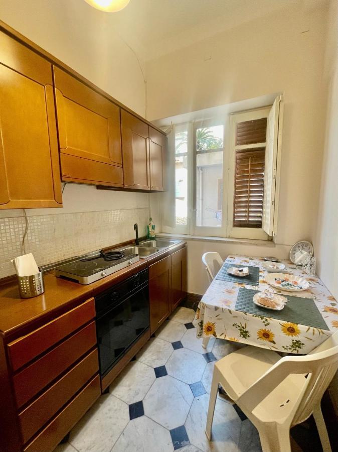 Apartament Dimora Di Maury A Due Passi Dai Trasporti E Da Ballaro Палермо Экстерьер фото